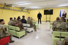 Вадим Філашкін звертається до захисників перед нагородженням