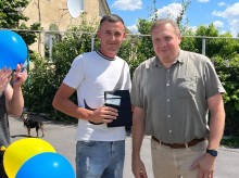 Заступник голови Донецької облдержадміністрації Олександр Шевченко під час вручення ключів
