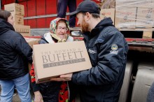 Видача гуманітарної допомоги