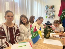Освітяни Донеччини під час написання диктанту національної єдності