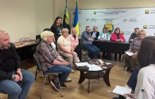 Члени робочої групи та педагоги області знайомляться та обговорюють перспективи діяльності обласного освітнього хабу
