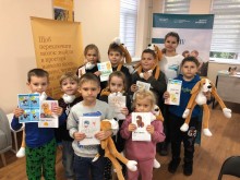 Для дітей з Донеччини провели захід «Знайомство з терапевтичною іграшкою Хібукі», завдяки якому іграшка стала другом та "обіймою", допомагаючи відчути себе захищеними.