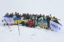 Спортивний актив Донеччини з нагоди Дня захисників і захисниць здійснив сходження на Говерлу