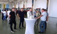 Учасники наради відвідують виставку сільгосптехніки