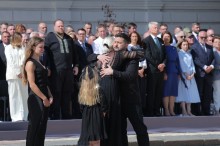 Володимир Зеленський спілкується з родиною Олексія Юкова