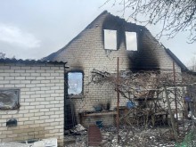 Зруйнований будинок після ворожого обстрілу та пожежі