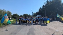 Учасники автопробігу з прапорами України та Донеччини