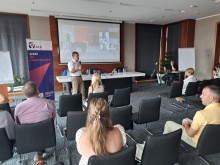 Спікери проводять презентацію результатів аналітичного дослідження