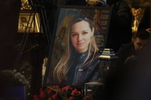 Фото Олени Губанової та лампадка поруч