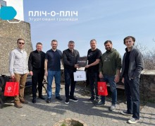 Представники Сіверської МВА та делегація словацького міста Пряшів  під час передачі допомоги