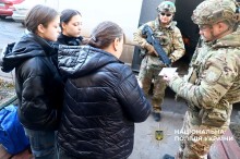 «Білі Янголи» евакуюють з Карпівки останніх дітей.