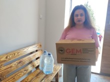 Представники Благодійної організації Благодійного фонду «GLOBAL EMPOWERMENT MISSION» GEM на постійній основі забезпечують мешканців Донеччини продуктовими наборами та питною водою, самостійно доставляючи допомогу у найвіддаленіші куточки області