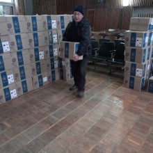 Коробки з гуманітарною допомогою