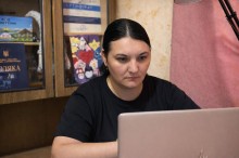 Учасниця просвітницької лекції