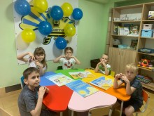 Діти з Донеччини беруть участь у пізнавально – творчому заході «Конституція України очима дітей», організованому  у гуманітарному центру «Соледар: дорога додому» у місті Києві.
