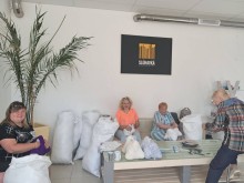 Жінки з організацій «Калина» та «Студія громадських жіночих ініціатив» у Миргороді виготовляють адаптивну білизну для поранених захисників і захисниць.