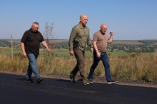 Вадим Філашкін оглядає хід ремонтних робіт на дорогах Донечини