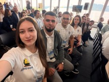 Молодь Донеччини під час відкриття саміту