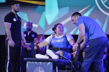 Злата Дячук на чемпіонаті Європи з пара пауерліфтингу разом з тренером