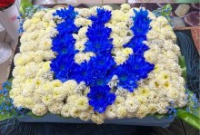 Квіткова композиція з живих квітів у формі Герба України