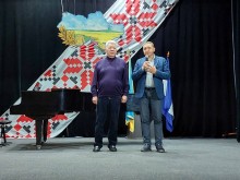 Голови Бахмутської та Кремечуцької громад на сцені.