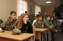Учасники вишколу «Гвардієць-2025» під час навчального заняття