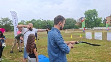 Ветерани під час стрільби з лука у межах програми відновлення