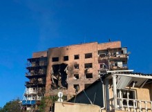 Зруйнований будинок після ворожого обстрілу