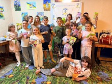 Діти Донеччини під час виконання творчих завдань на арт-паті для ВПО