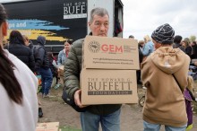 Представники Благодійної організації Благодійного фонду «GLOBAL EMPOWERMENT MISSION» GEM на постійній основі забезпечують мешканців Донеччини продуктовими наборами та питною водою