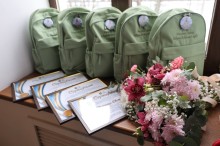 Сертифікати на стипендії та подарунки талановитій молоді Донеччини