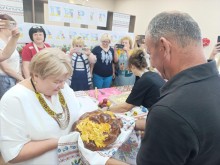 Вручення короваю Незалежності