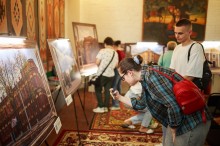 Прослуховування історій через QR-коди
