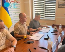 Документально  скріплені підписами меморандуми. Керівники громад підписують документ про співпрацю.