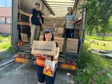 Представники Благодійної організації Благодійного фонду «GLOBAL EMPOWERMENT MISSION» GEM на постійній основі забезпечують мешканців Донеччини продуктовими наборами та питною водою, самостійно доставляючи допомогу у найвіддаленіші куточки області