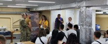 Військові та освітяни спілкуються з випускниками у залі під час заходу в межах проєкту «Моя Донеччина. Мій дім. Моя фортеця».