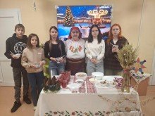 Учасники гуртка декоративно-ужиткового мистецтва в Багатофункціональному просторі Шахівської сільської ради