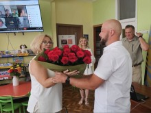 Квіти від колег для Костянтина Дробота.