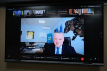 Представник міністерства молоді та спорту, на нараді онлайн.