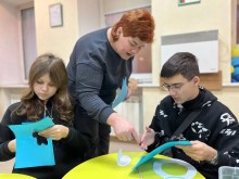 Заняття з дітьми з Донеччини Яна проводить у незвичайному форматі - презентації, малюнки, інтерактив.