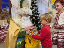 Малеча отримує новорічний солодкий подарунок у межах проєкту «Новорічне  диво Донеччини», ініційованого Фондом братів Мкртчан