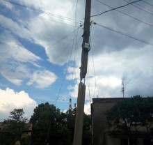 Зруйнований стовп електромереж