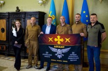 Спільне фото з бійцями