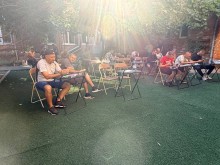 Військові власноруч виготовляють листи та малюнки для дітей