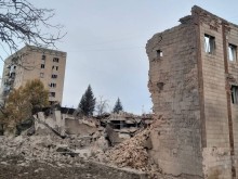 Зруйнований будинок після ворожого обстрілу