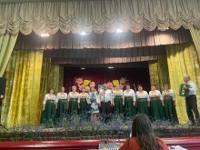 Мешканці на благодійному концерті аматорських колективів Великобудищанської громади