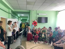 Спільний спів патріотичних пісень мешканцями Бахмутського психоневрологічного інтернату