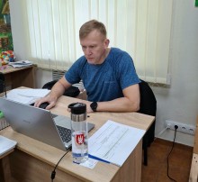 Начальник відділу з питань соціального захисту населення Руслан Бахтін виступ із словами вдячності на відповів на поставленні йому питання