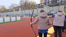 Ветерани та учасники обласних спортивних ігор "Степова міць" під час стрільби з лука
