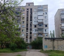 Пошкоджені будинки після ворожого обстрілу